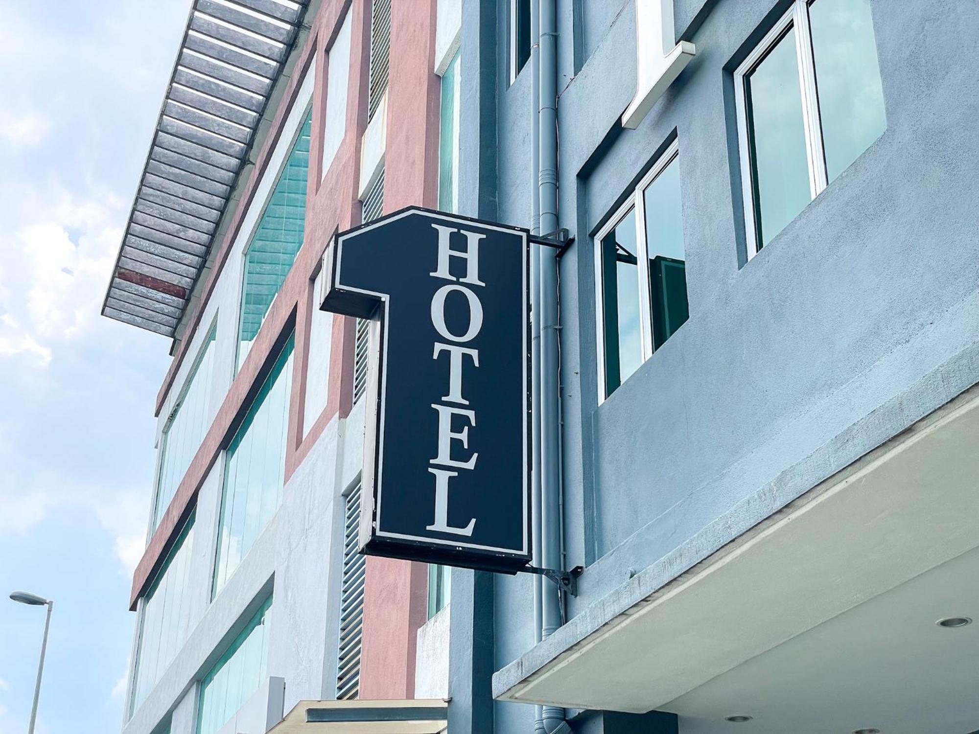 1 Hotel Mahkota Cheras Exterior foto
