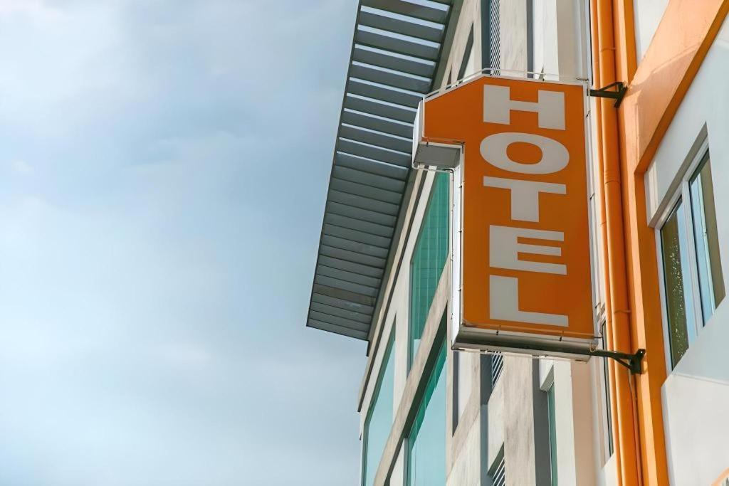 1 Hotel Mahkota Cheras Exterior foto